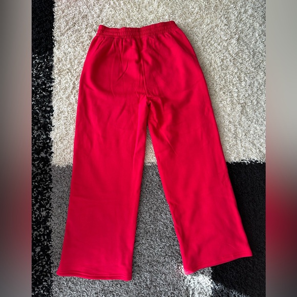 Zenana Outfitters Pants - Zenana Outfitters Women's Red Wide Leg sweat pants.